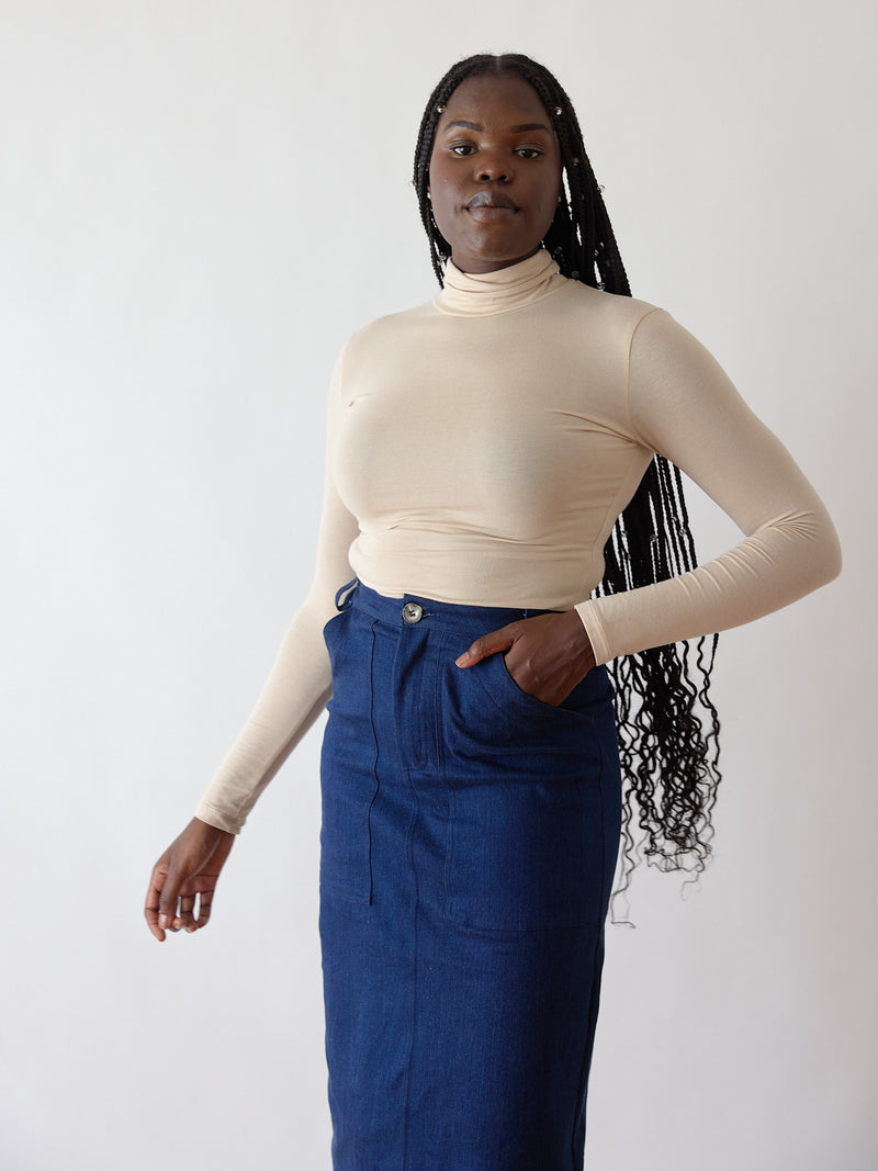 Free Label Jeans - High Waisted Cargo Jean Skirt - Small Waist to Hip Ratio - Stretch Denim