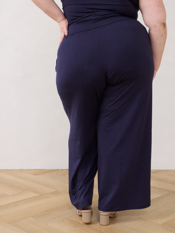 slow fashion Flowy Black wide leg pant plus size - comfortable navy pant made in canada - ethical navy pant made in canada - made in canada sets - flowy navy pant made in canada 