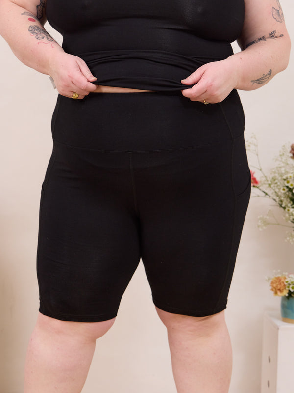 BLACK ALICIA SHORT