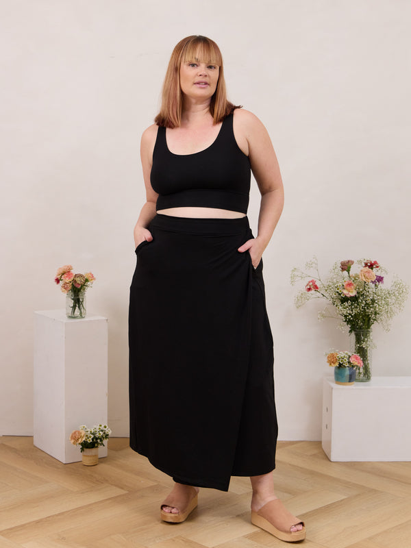 BLACK DEMI CROP