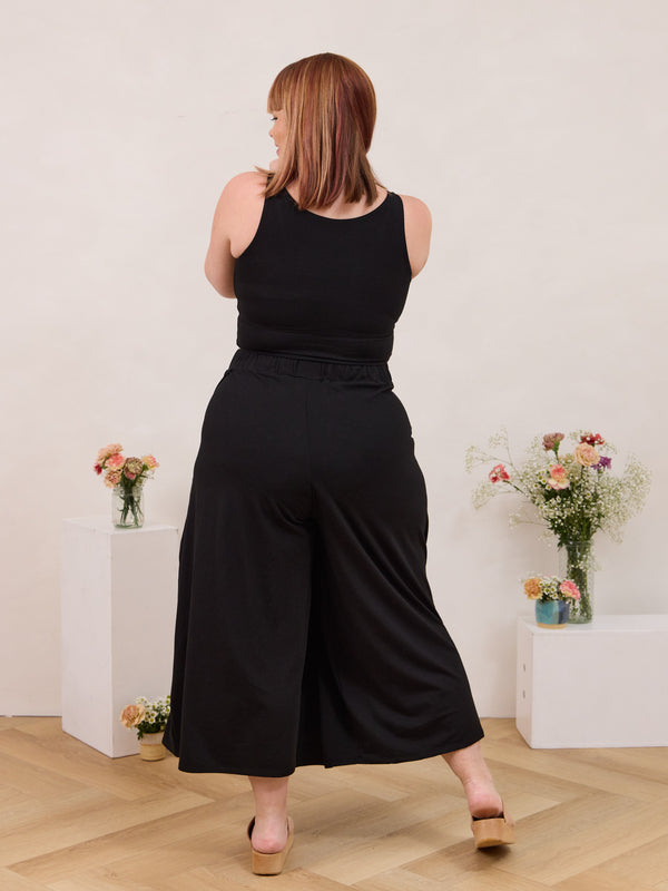 BLACK DEMI CROP