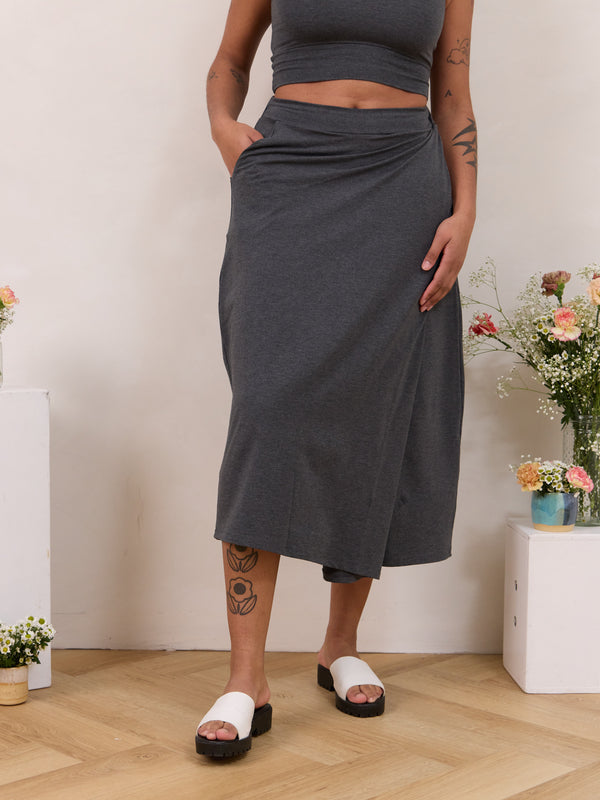CHARCOAL DEMI CROP