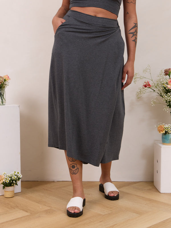 CHARCOAL DEMI CROP
