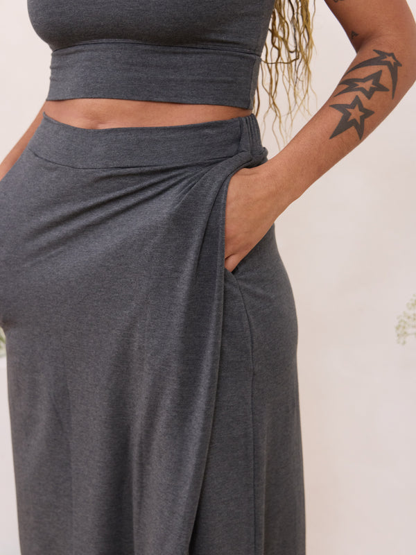 CHARCOAL DEMI CROP