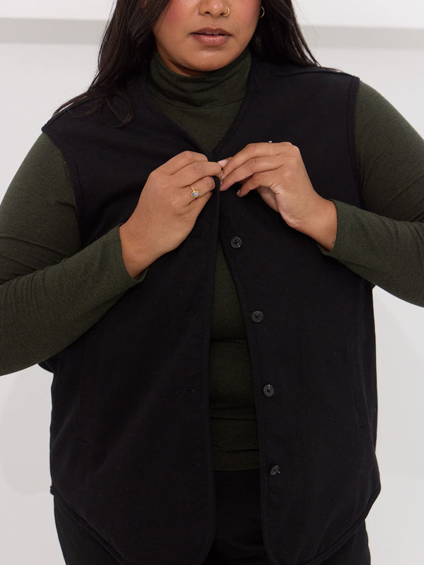 Free Label black reversible organic cotton vest with pockets. Utility vest. PLus size