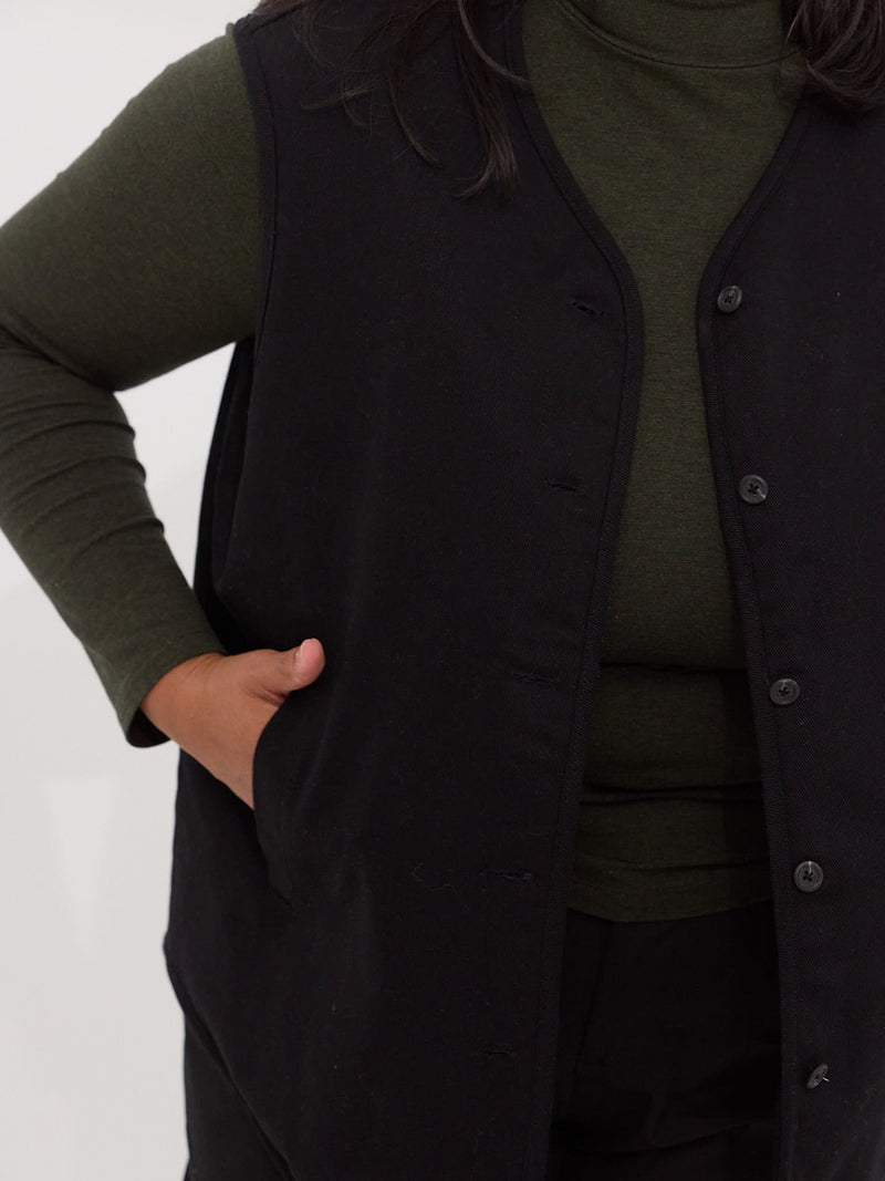 Free Label black reversible organic cotton vest with pockets. Utility vest. PLus size