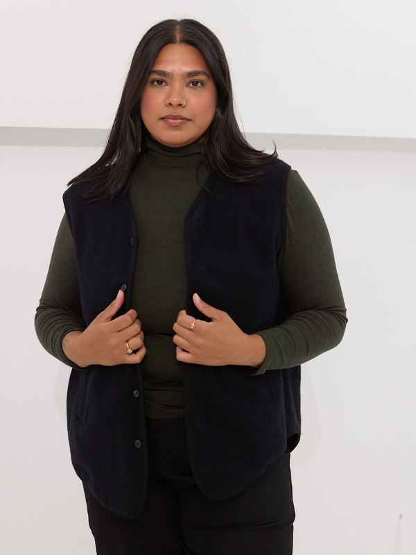 Free Label black reversible organic cotton vest with pockets. Utility vest. PLus size