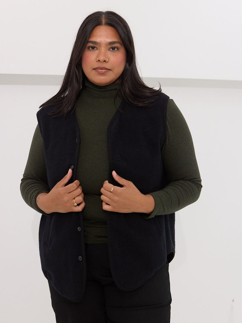 Free Label black reversible organic cotton vest with pockets. Utility vest. PLus size