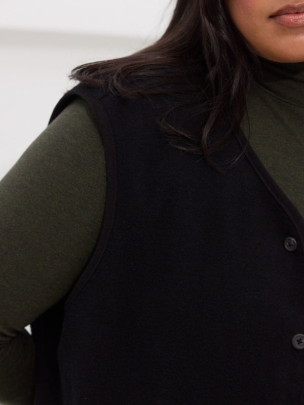 Free Label black reversible organic cotton vest with pockets. Utility vest. PLus size