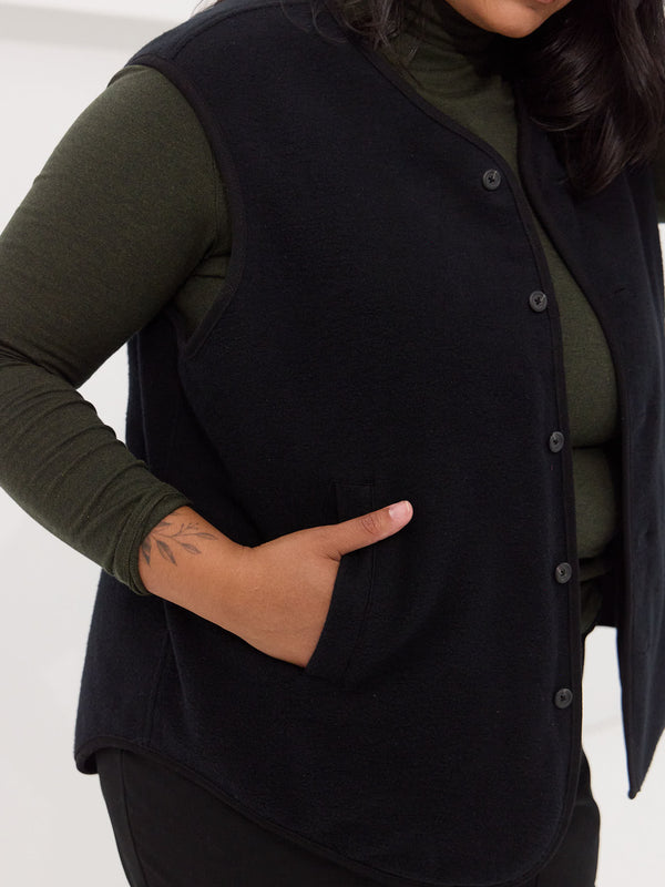 Free Label black reversible organic cotton vest with pockets. Utility vest. PLus size