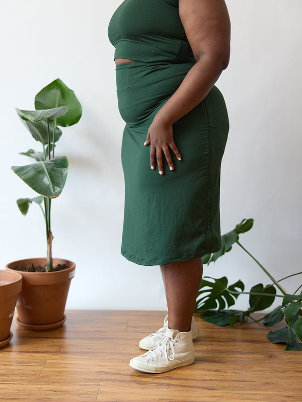 Ethical and sustainable clothing made in Canada - Skirt made in Vancouver from sustainable materials - Maxi Skirt in bamboo - plus size - size inclusive 