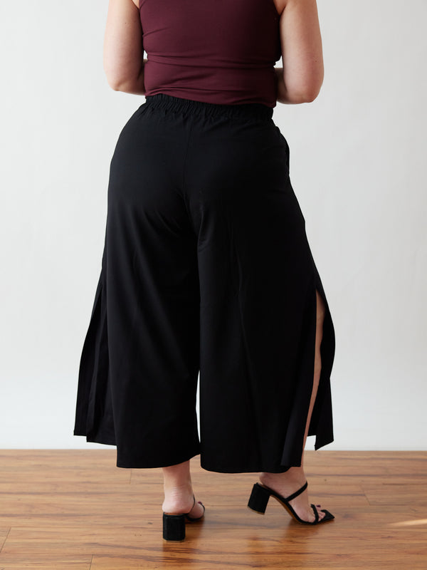 Free Label SS24 - Black Rai Crop - Size Inclusive Fashion - Made in Canada - Plus Sizes - 5X to XS - Ethical and Sustainable Fashion