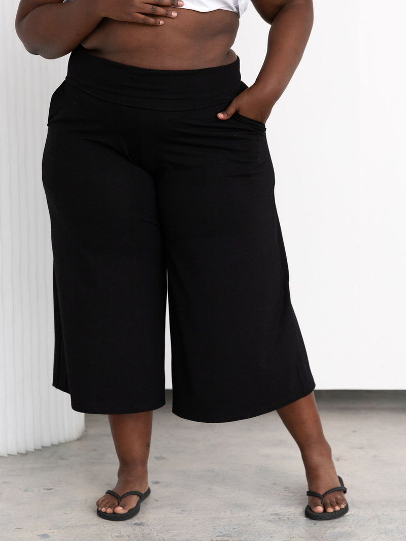 BLACK CLEO CROP