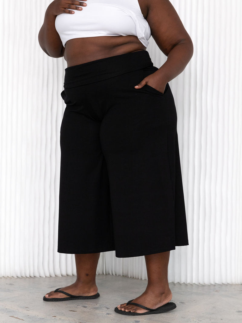 BLACK CLEO CROP