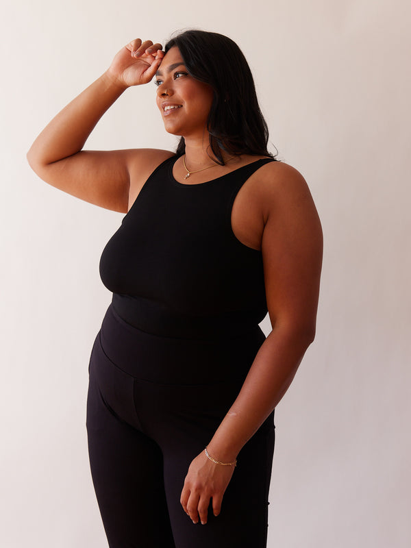  Comfortable slim fit. True to size. 