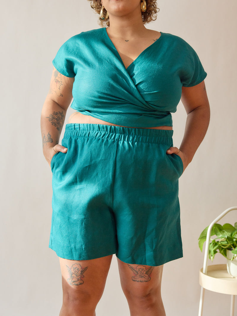 True to size - petite people can size down since fit is geared toward curvier shapes