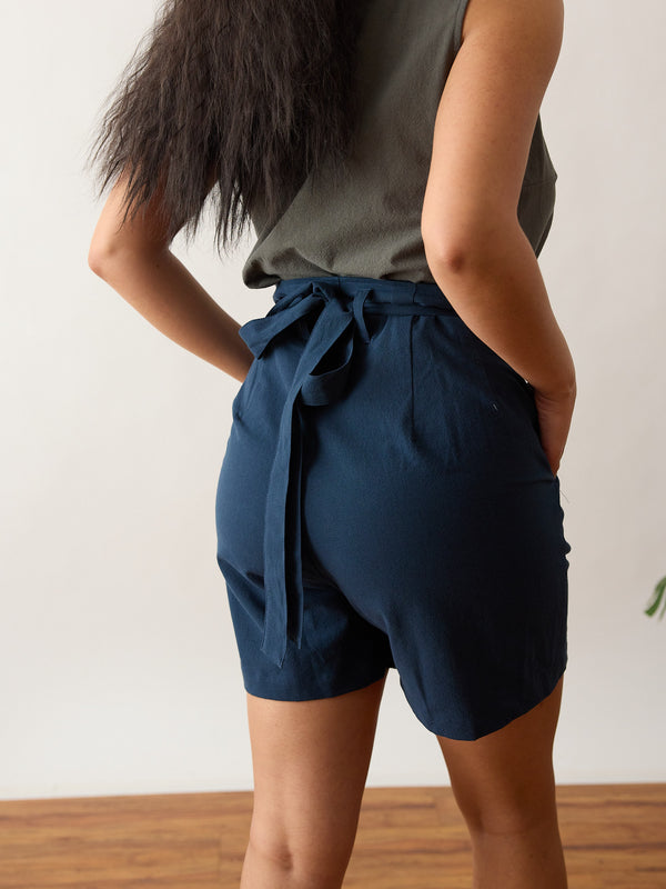 NAVY COTTON CREPE REESE SHORT