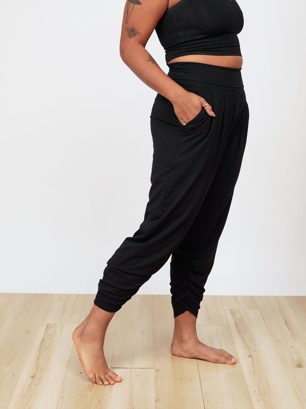 Deep slit pockets to store your goodies